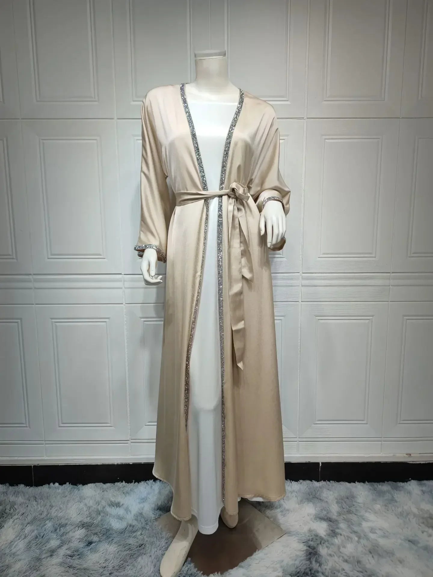 Robe Satinée pour Femme, Élégance Moderne, Dubaï, Turquie, Maroc, Kaftan Strass