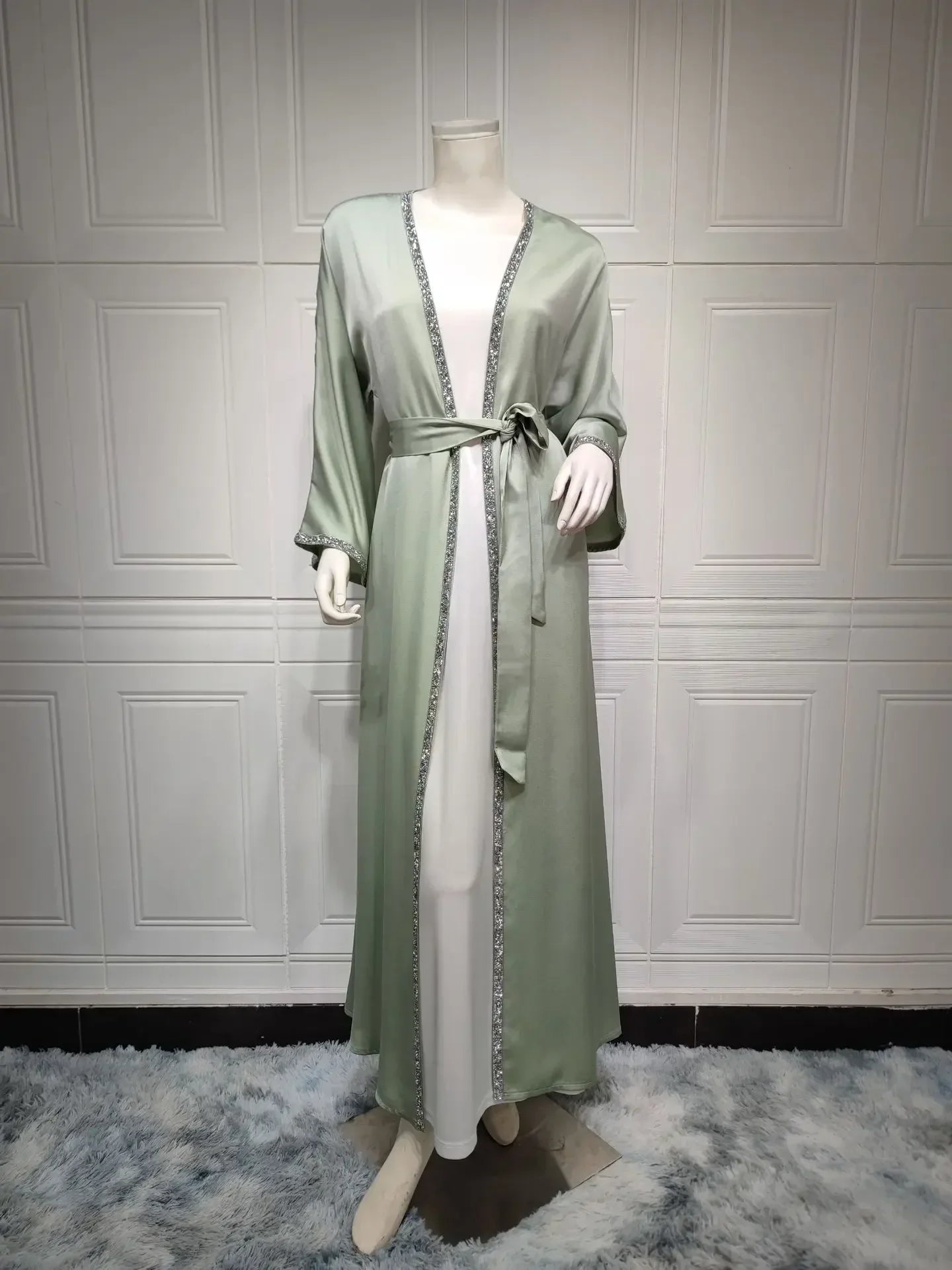 Robe Satinée pour Femme, Élégance Moderne, Dubaï, Turquie, Maroc, Kaftan Strass