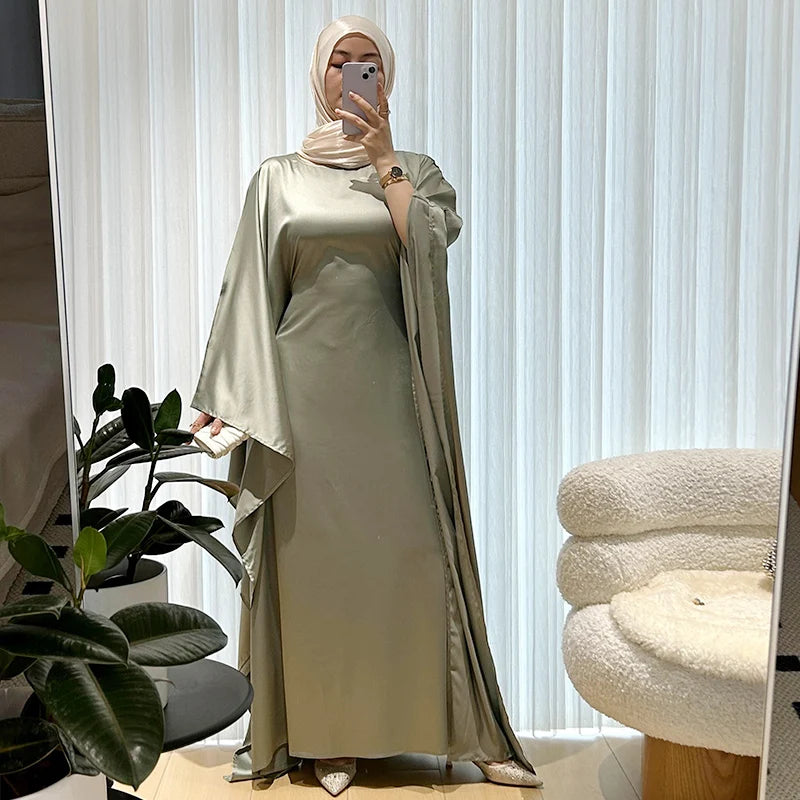 Abaya moderne en tissu léger et fluide