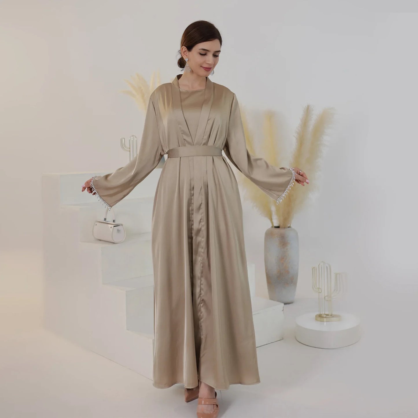 Abaya en satin perlé rose de luxe pour mariage et soirée