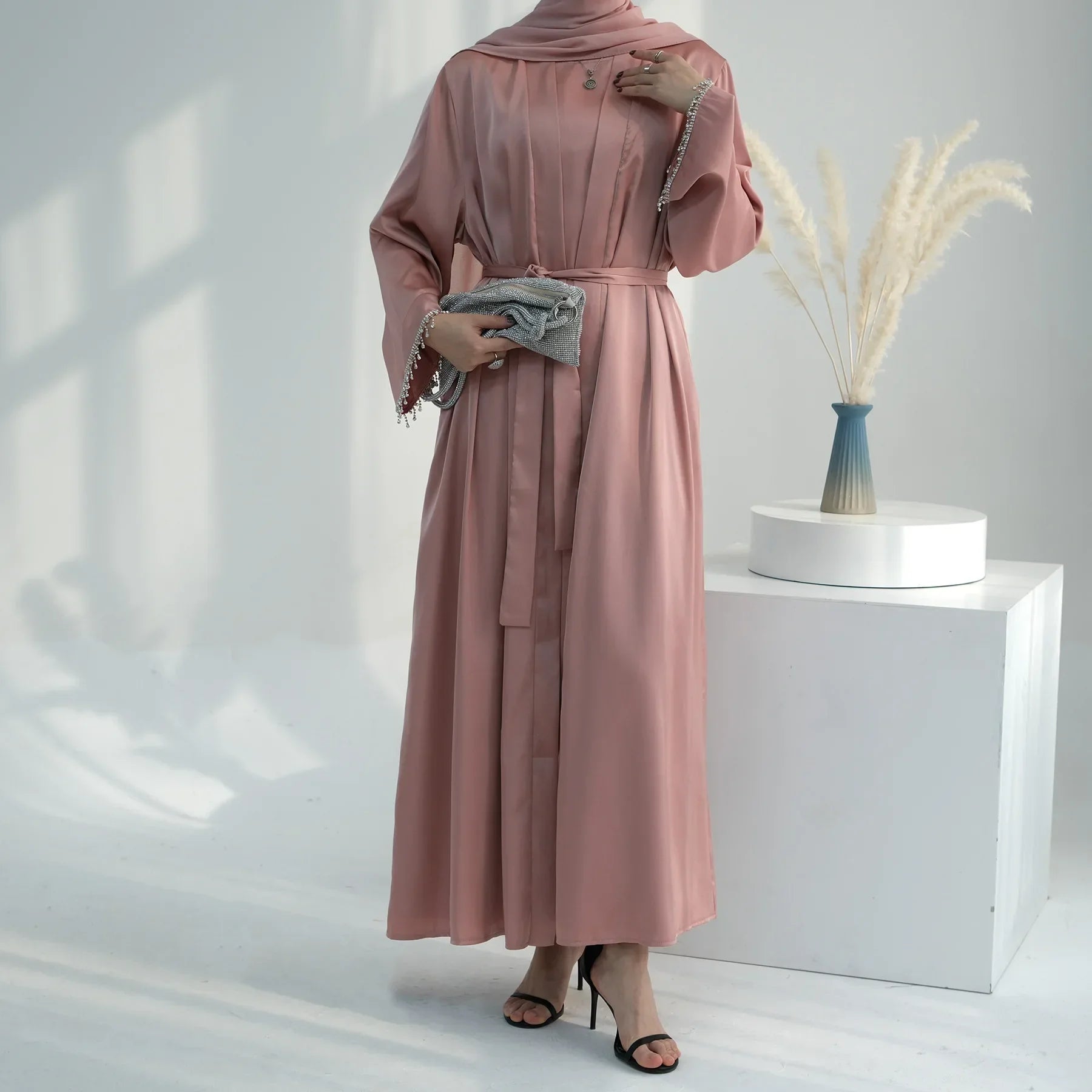 Abaya en satin perlé rose de luxe pour mariage et soirée