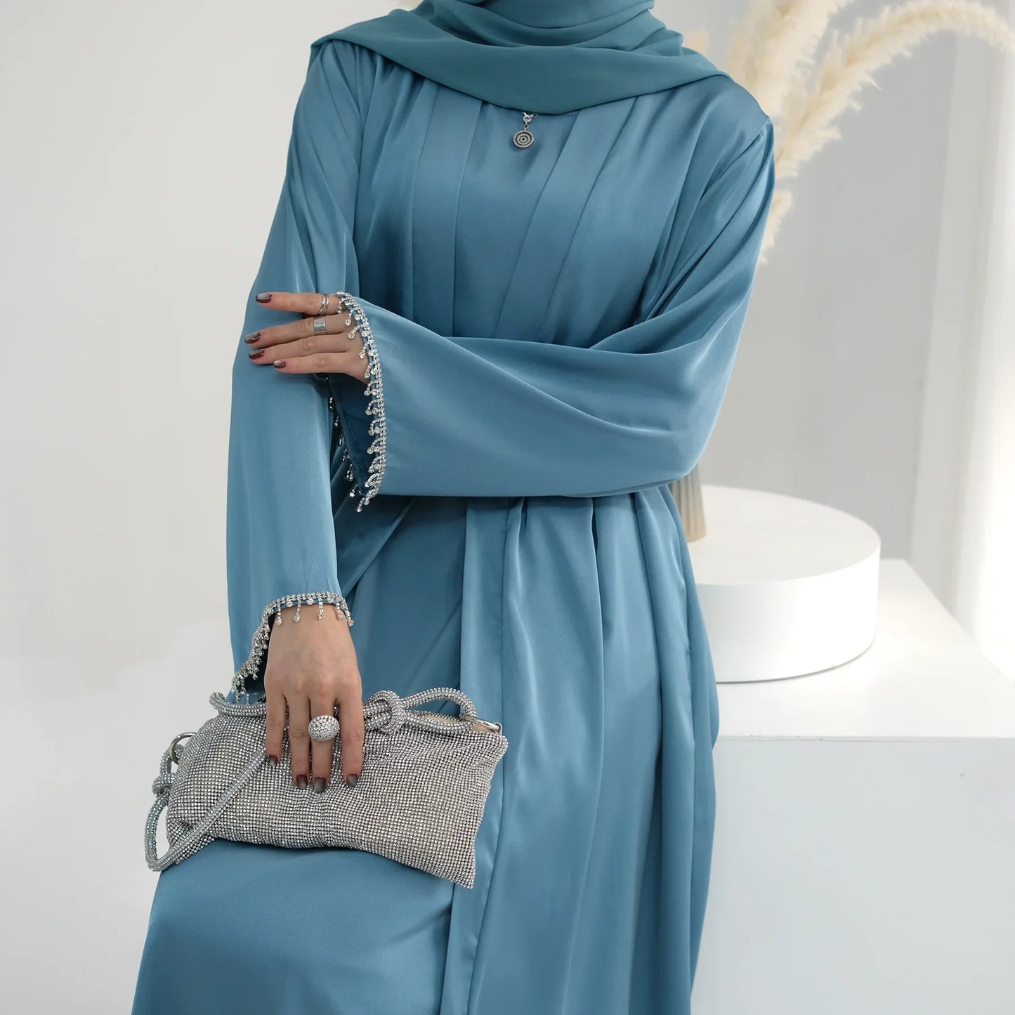 Abaya en satin perlé rose de luxe pour mariage et soirée