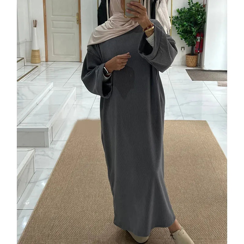 Abaya en velours côtelé pour femmes musulmanes: tenue islamique chaude pour le Ramadan