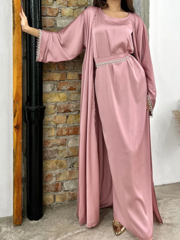 Robe de Soirée en Satin Soyeux: Élégance et Luxe pour Ramadan