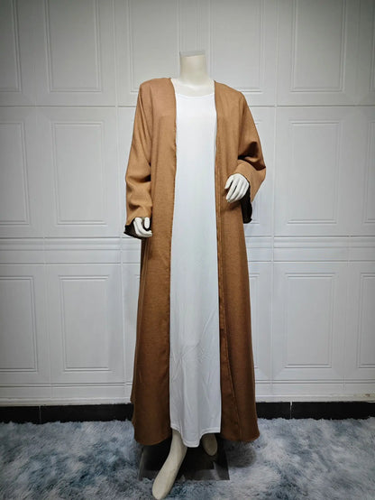 Abayas unies ouvertes : style urbain et tendance