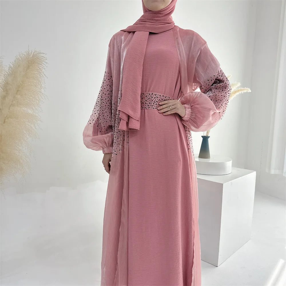 Ensemble musulman pour femme : tenue de prière élégante.