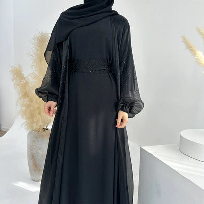 Ensemble musulman pour femme : tenue de prière élégante.