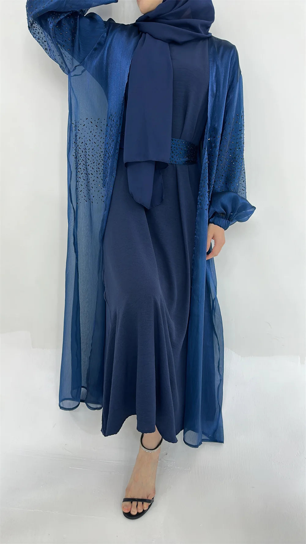 Ensemble musulman pour femme : tenue de prière élégante.