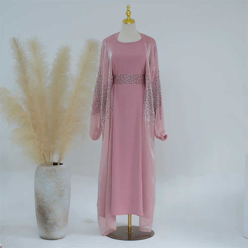 Ensemble musulman pour femme : tenue de prière élégante.