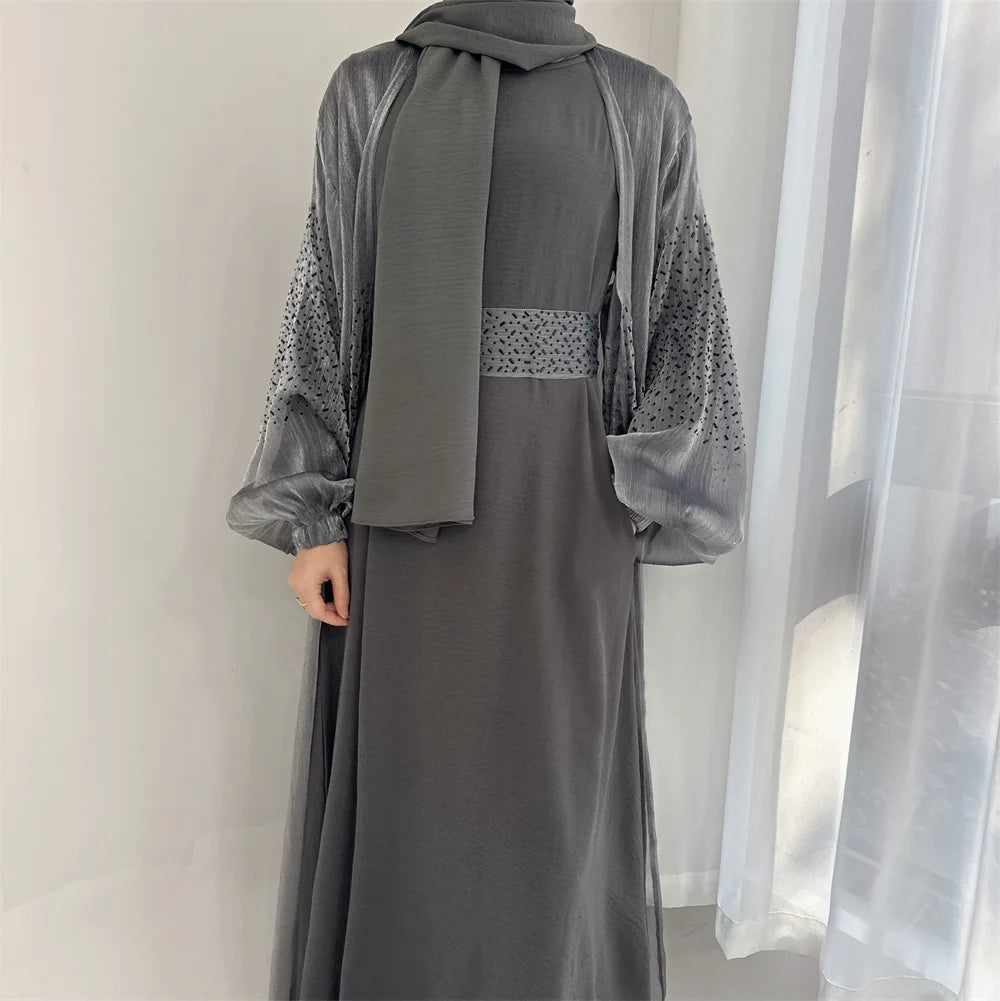 Ensemble musulman pour femme : tenue de prière élégante.