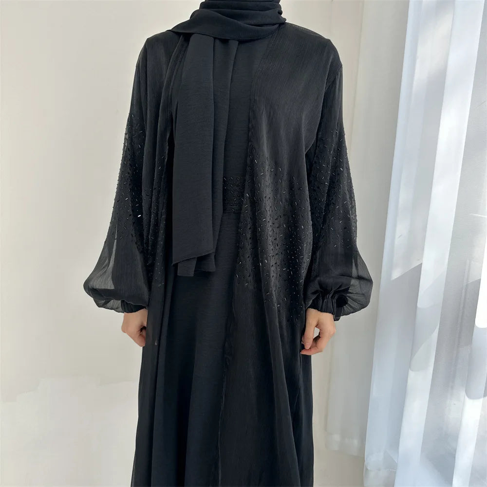 Ensemble musulman pour femme : tenue de prière élégante.