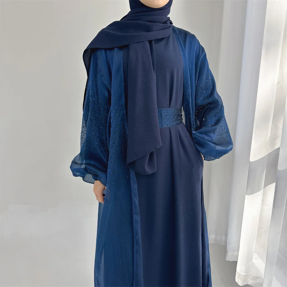 Ensemble musulman pour femme : tenue de prière élégante.