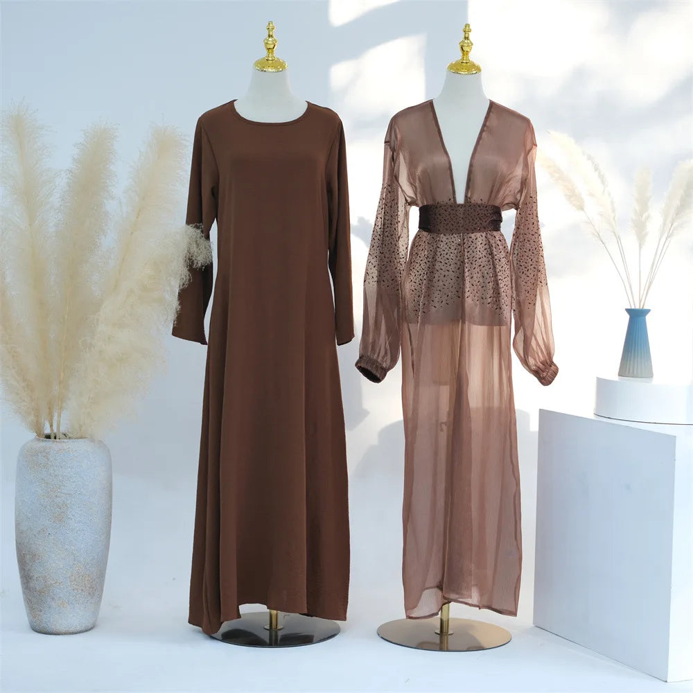 Ensemble musulman pour femme : tenue de prière élégante.