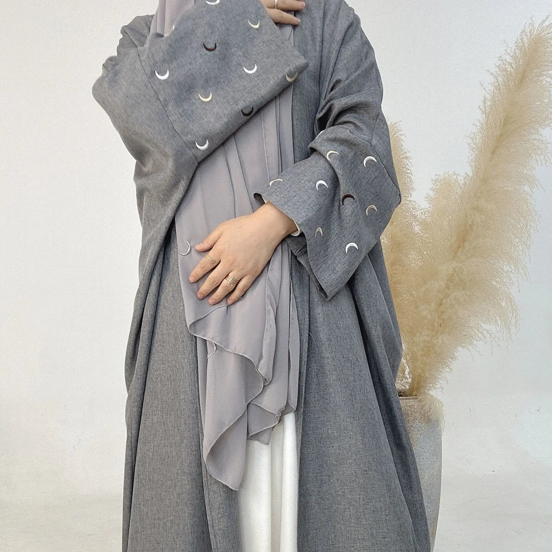 Robe cardigan musulmane brodée lune 2024