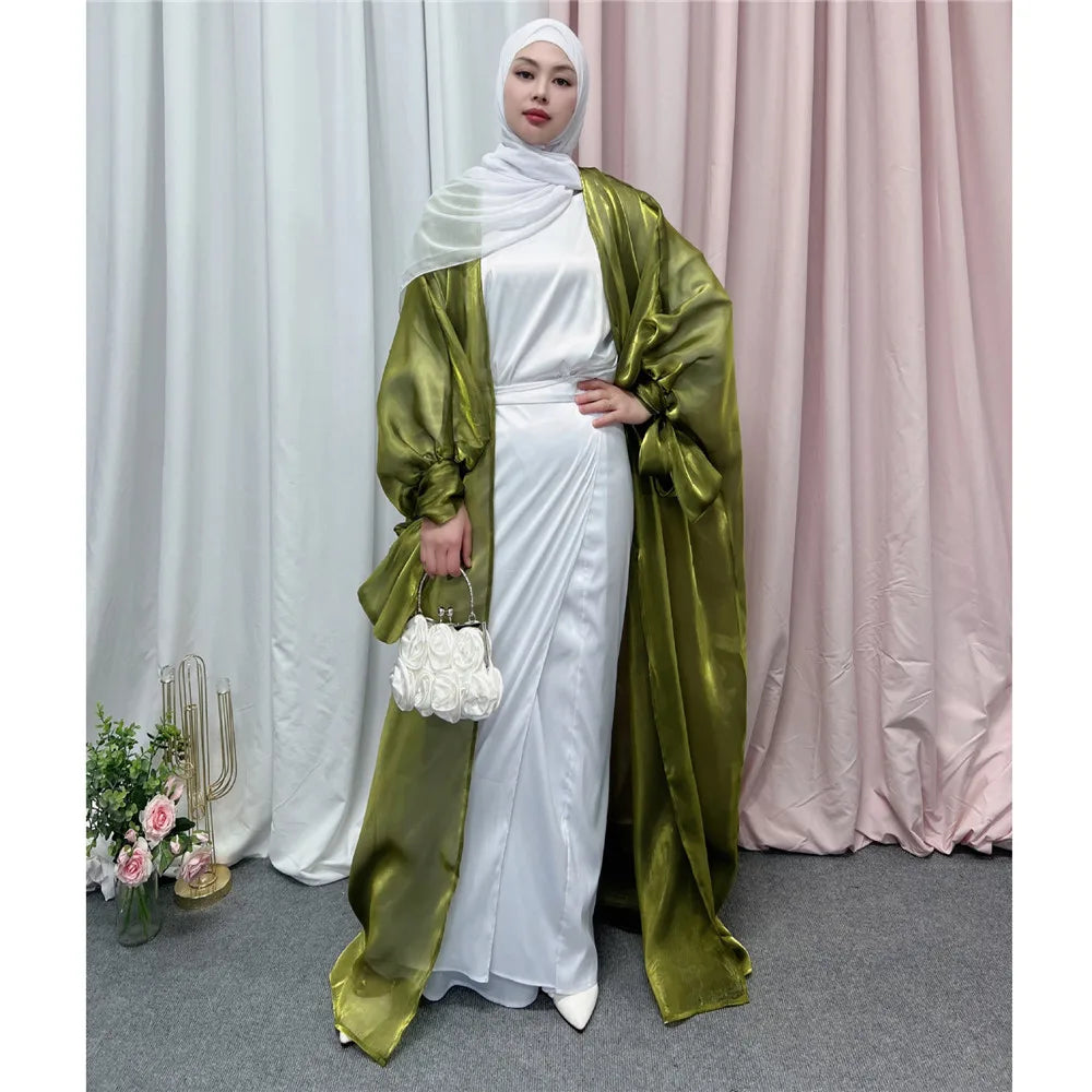 Abaya ouverte pour femme musulmane: modèle satiné et élégant