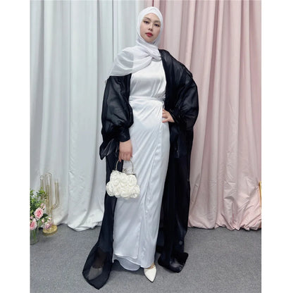 Abaya ouverte pour femme musulmane: modèle satiné et élégant