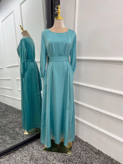 Robe longue en satin pour femmes: style islamique unique