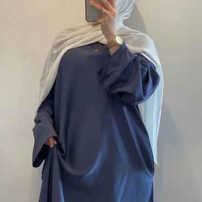 Robe longue en satin pour femmes: style islamique unique