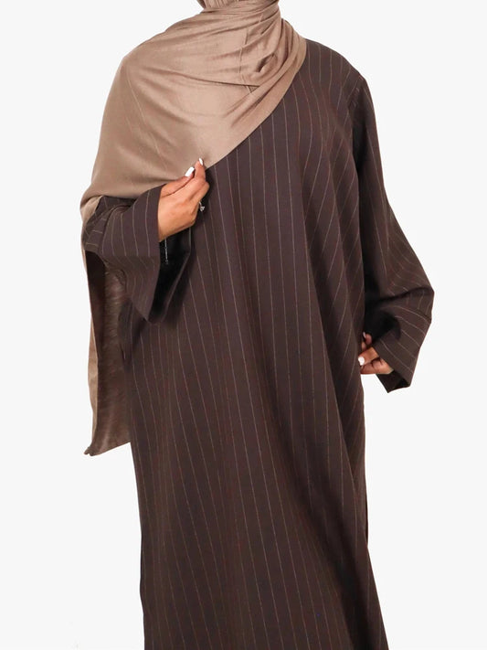 Robe musulmane rayée : tenue islamique pour femmes